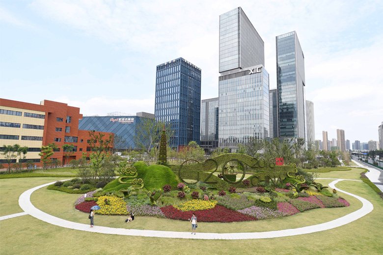 Das am 27. August 2016 aufgenommene Foto zeigt Blumenbeete zum Thema G20 in Hangzhou..jpg