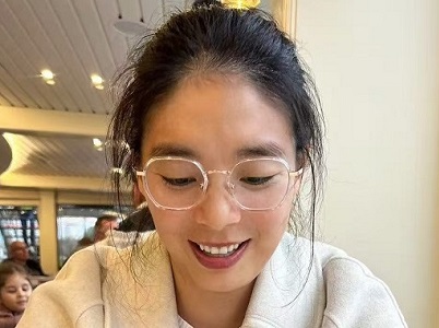 Fiona Fang（摄于美因河游船）.jpg