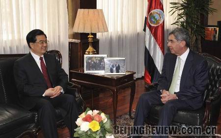 Hu Jintao traf sich mit dem Präsidenten Costa Ricas, Oscar Arias Sanchez, und dem Präsidenten des Parlaments, Francisco Antonio Pacheco, zu Gesprächen.